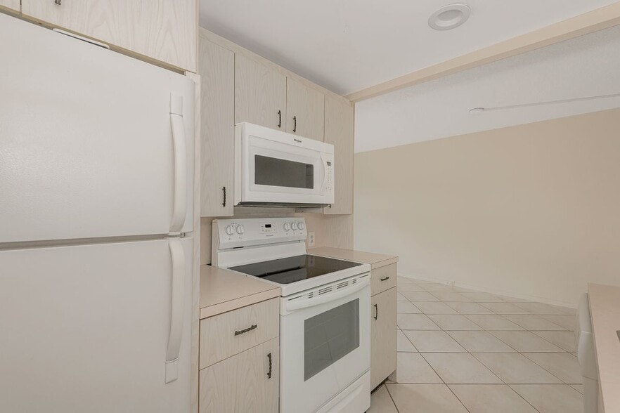 Building Photo - 2009 Cornwall Dr