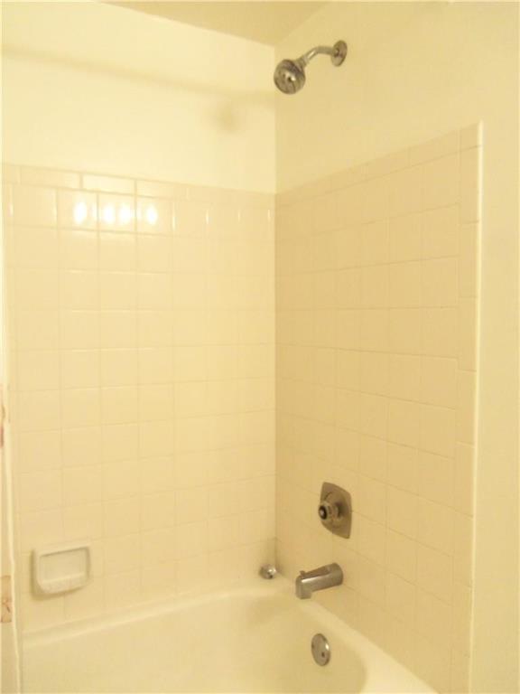 Building Photo - 115 Gardens Dr