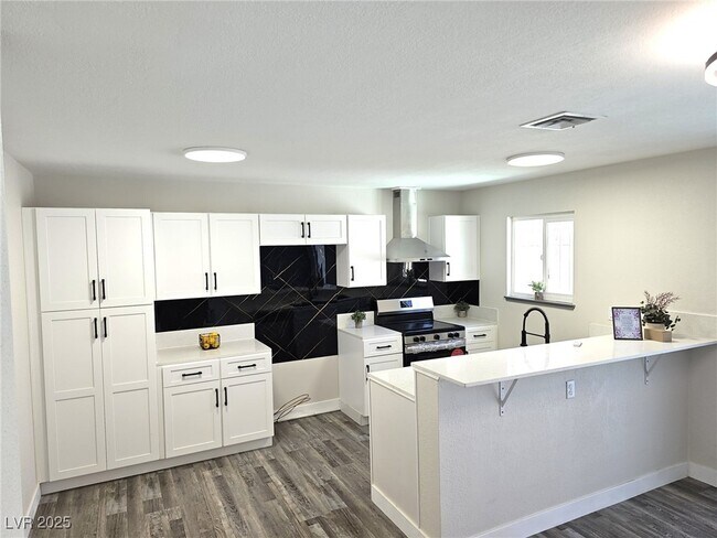 Building Photo - 223 Greenbriar Townhouse Way