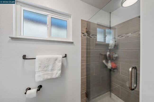 Building Photo - 1208 Roseann Dr