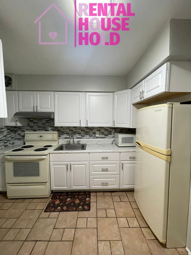 Building Photo - 2 Bedroom 1 Bath Condo