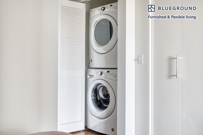 Building Photo - 12258 NE 12th Ln