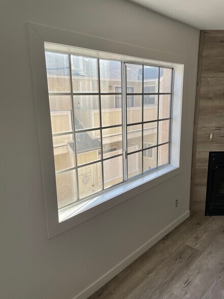 Building Photo - 7349 Balboa Blvd