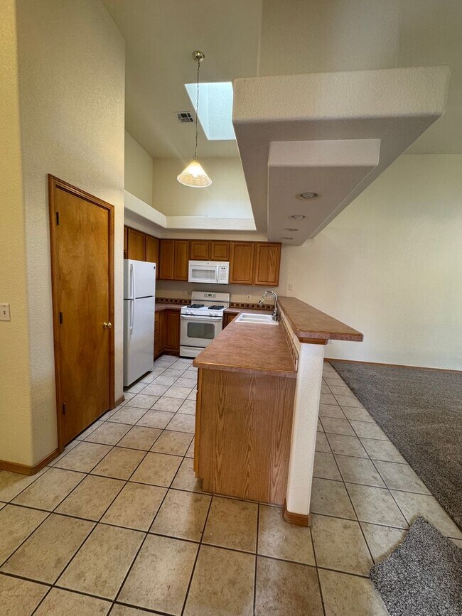 Building Photo - 2224 Santa Ana
