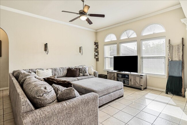 Building Photo - 3906 Las Bahias Dr