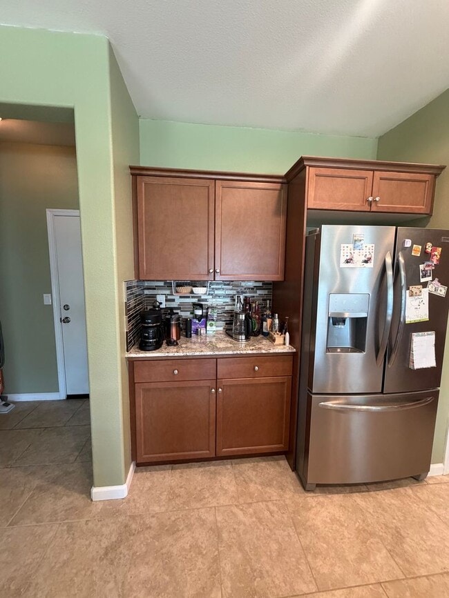 Building Photo - Adorable 3 Bedroom, 2 Bathroom Home in a Quiet North Hanford Neighborhood