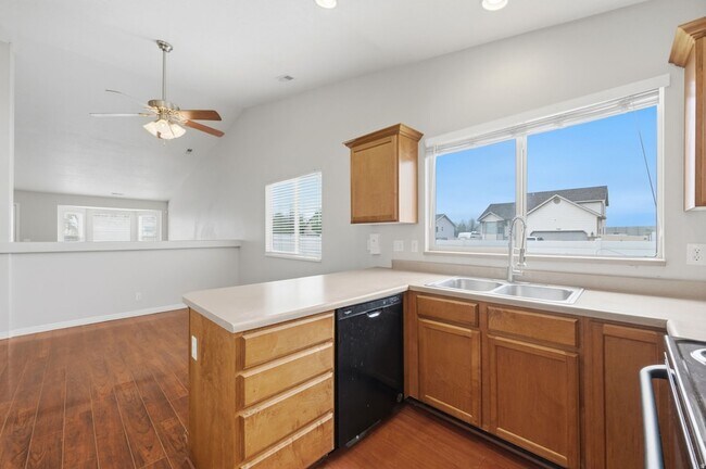 Building Photo - 2575 Athena Dr