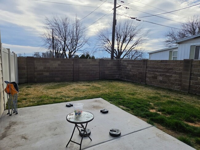 Building Photo - 2-story 3 bed 2.5 bath with garage