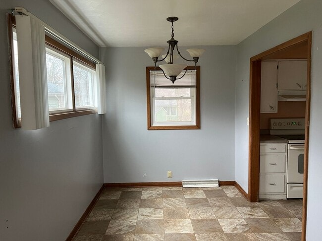 Building Photo - 3 bedroom 1.5 Bathroom with a Large Backyard and Basement