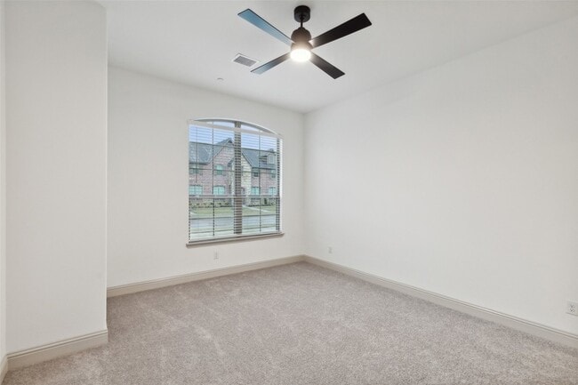 Building Photo - 7135 Buchanan Dr