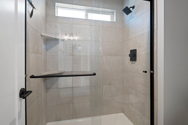 Building Photo - 20852 SE Denver Dr