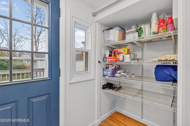 Building Photo - 1114 6th Ave