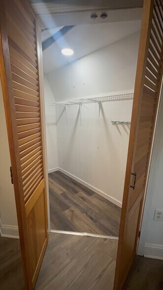 Building Photo - 25 Fellows Rd