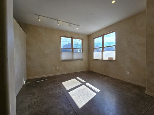 Building Photo - 1012 Marquez Pl