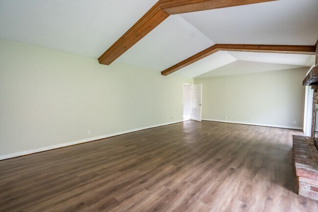 Building Photo - 4 Bed / 2 Bath In South Tulsa!