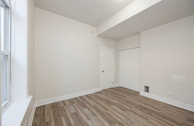 Building Photo - 2442 S Kedzie Ave