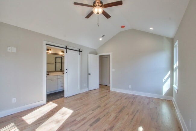 Building Photo - 904 Burchwood Ave