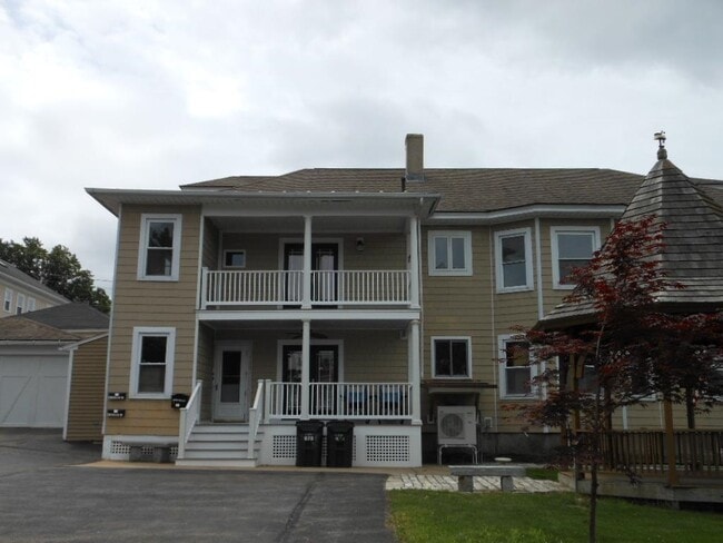 Building Photo - 677 Belmont St