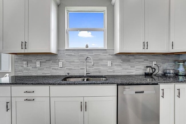 Building Photo - 5482 Macoon Wy