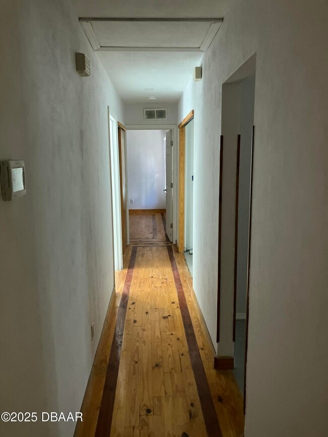 Building Photo - 411 Pleasant St