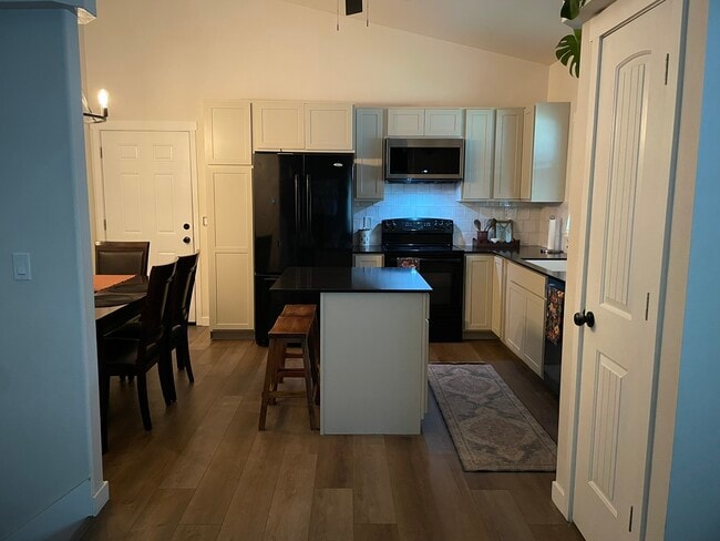 Building Photo - 1703 N Lea St