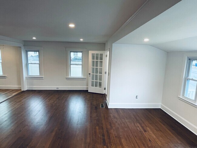 Building Photo - 317 Strawberry Hill Ave