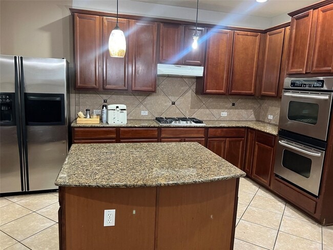 Building Photo - 16907 Coronado Springs Dr