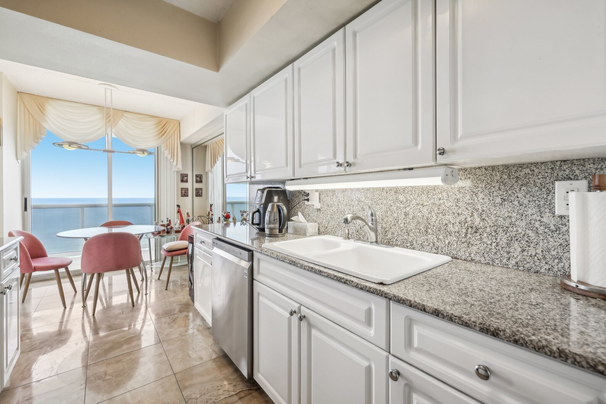Building Photo - 16711 Collins Ave