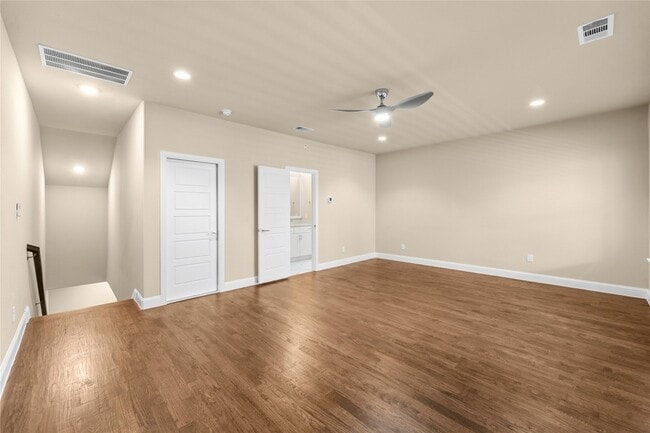 Building Photo - 2952 Sheridan Dr