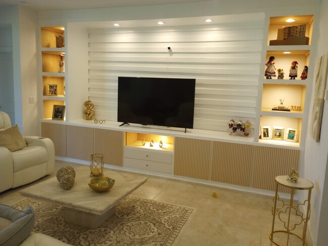Building Photo - 621 San Augusto Dr