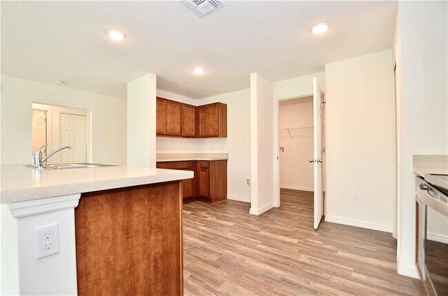 Building Photo - 1426 SW Merchant Ln