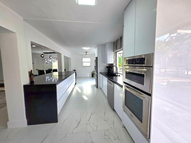 Building Photo - 12231 Areaca Dr