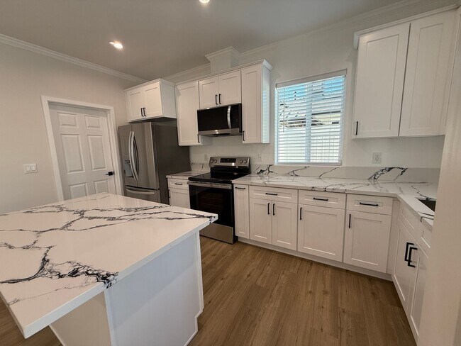 Building Photo - All solar new construction 3/3 house