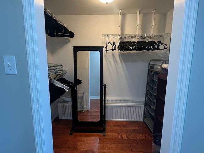 Building Photo - "Chic 1-Bedroom Retreat in Downtown Tallahassee – Perfectly Appointed at 703 Sq Ft!"