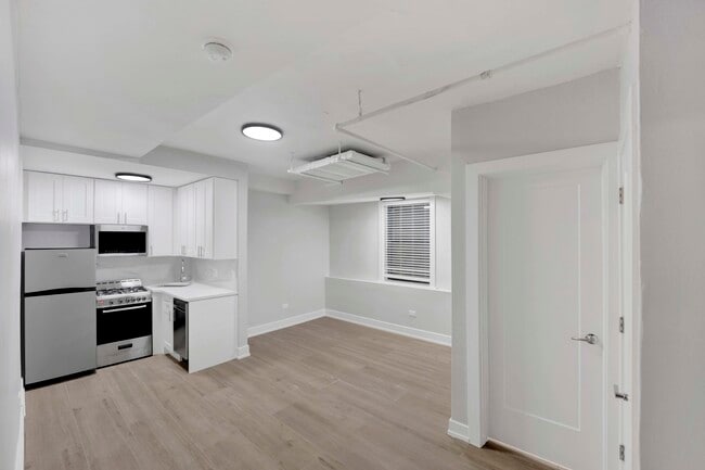 Building Photo - 2959 N Damen Ave