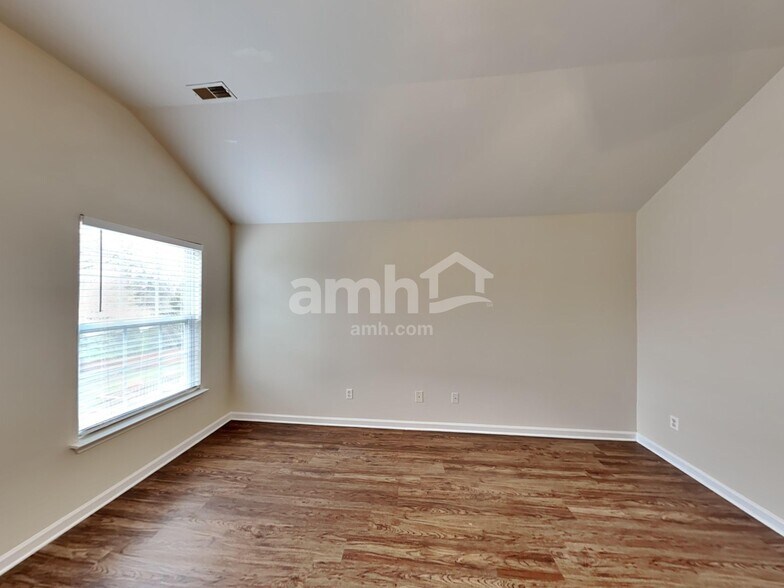 Building Photo - 1107 Stafford Dr