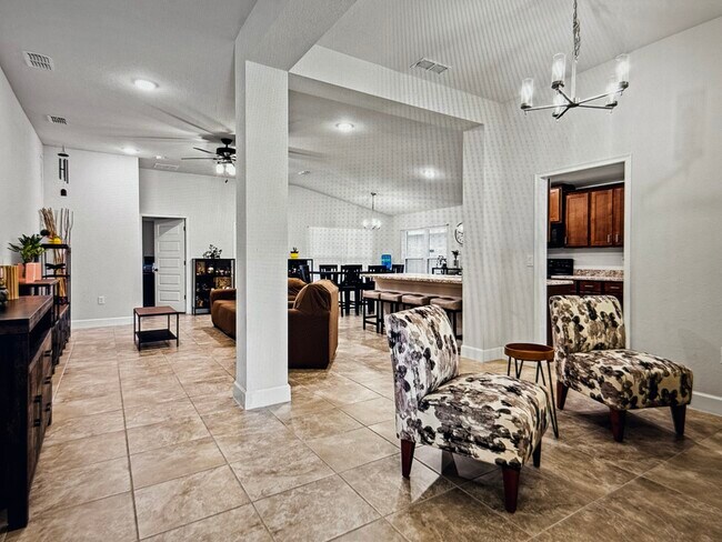 Building Photo - 482 Panaro Ln
