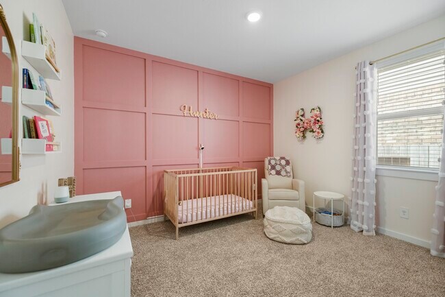 Building Photo - 573 Newcomb Holw Dr