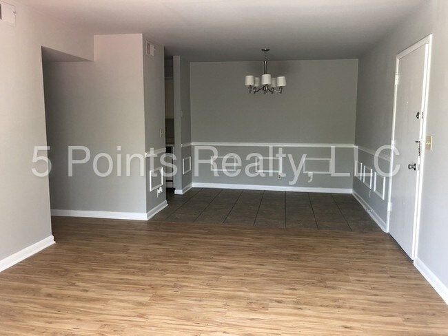 Building Photo - 420 Walton Ln