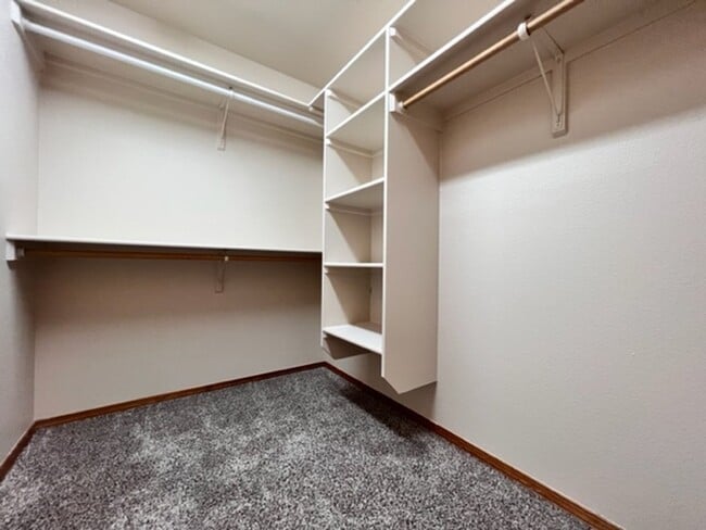 Building Photo - 2800 Fayette~Close to Park, Split Bedroom ...
