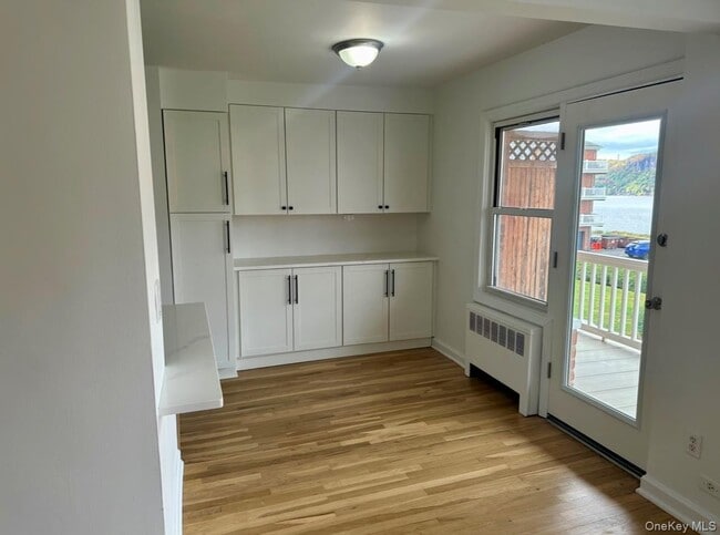 Building Photo - 31 Maple Ave