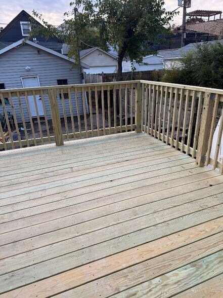 Building Photo - 1726 N Artesian Ave