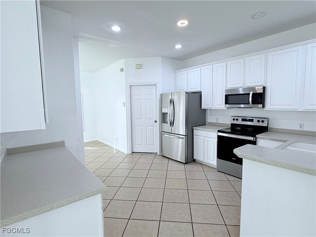 Building Photo - 8258 Silver Birch Way