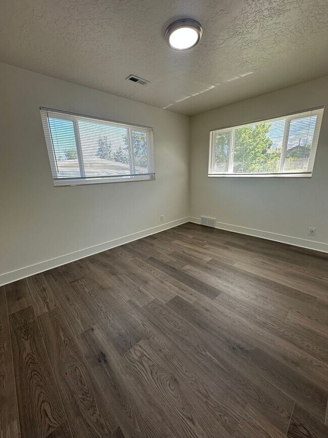 Building Photo - Deposit Moves You In! Modern 4-Bedroom Hom...