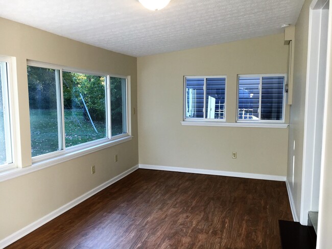 Building Photo - **REMODELED 2-BEDROOM HOME w/ GARAGE IN NO...