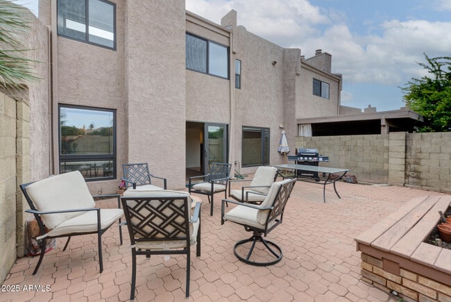 Building Photo - 20 E Redondo Dr