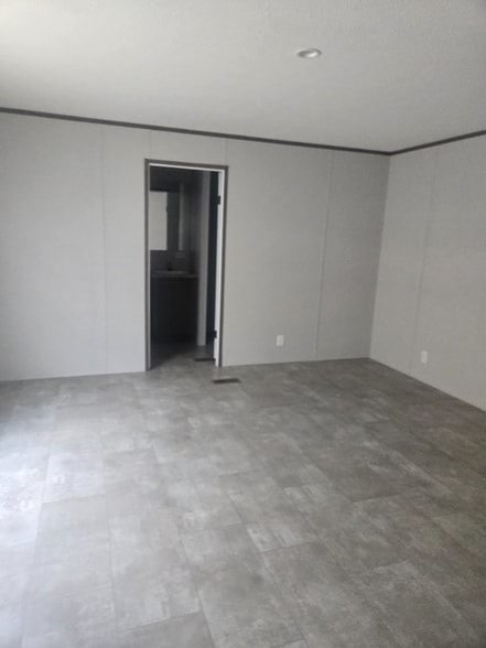 Building Photo - 29 Lakeview Dr