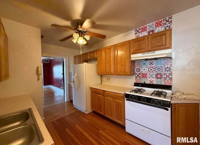 Building Photo - 611 W High St