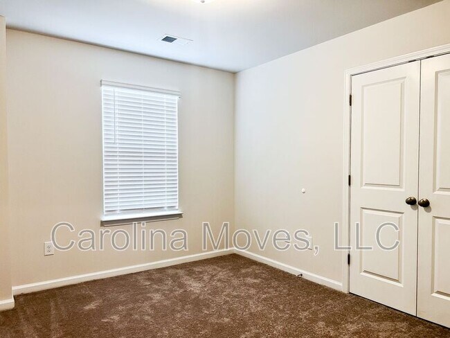 Building Photo - 15 Apollo View Ln