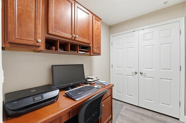 Building Photo - 5450 E Deer Valley Dr